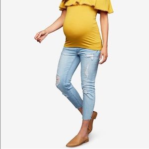 A Pea in the Pod distressed light wash jeans